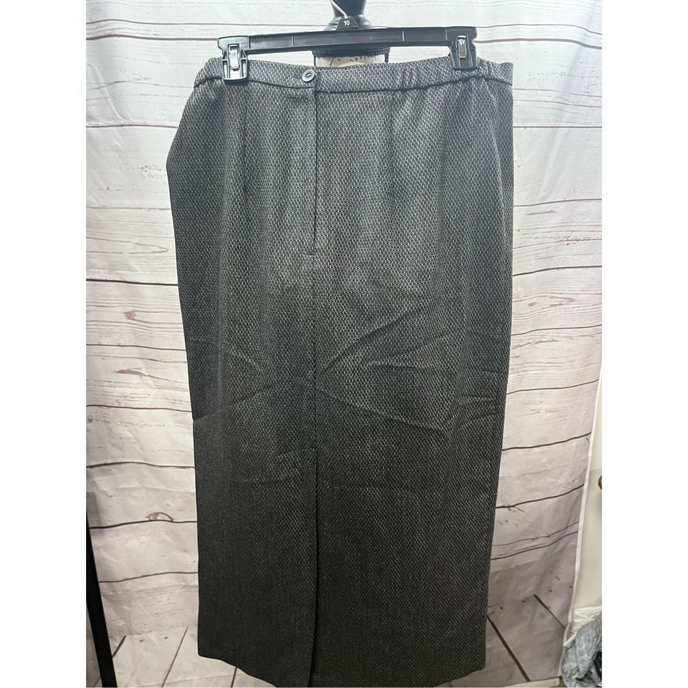 Alfred Dunner size 12 long black‎ with white flecks skirt (2126)